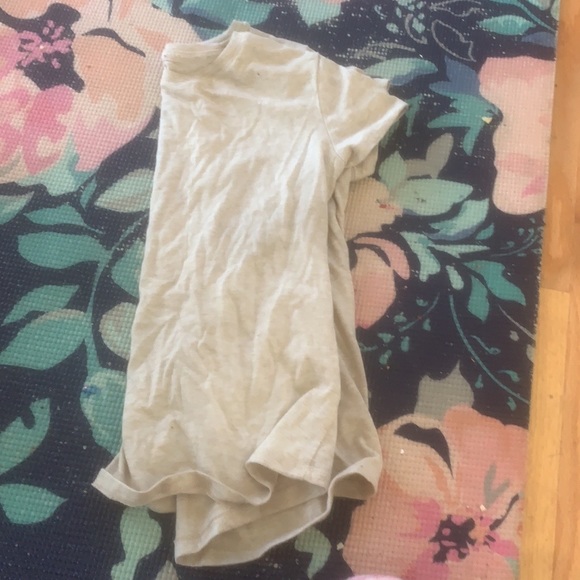 (10-12) girls tee. Have not been worn at all - Picture 4 of 6